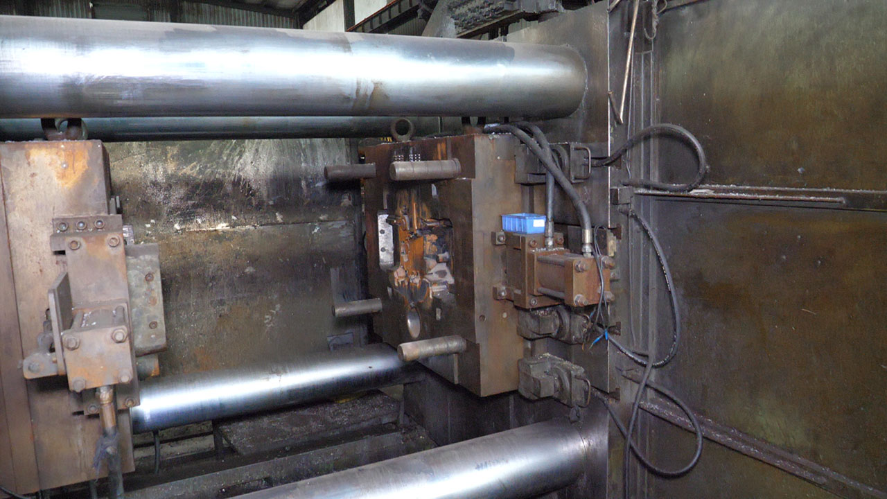 italpresse_ip_1350_sc_die_casting_machine_kk1442_p9SatOGYWsF4CJi Italpresse IP 1350 SC 冷室压铸机 KK1442, 二手